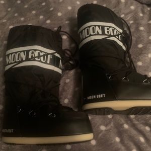 SAKS FIFTH AVE MOON BOOTS